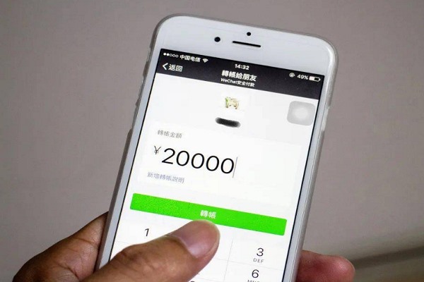 出租车司机为什么不用车上贴的码收款，用自己的微信支付宝收款？